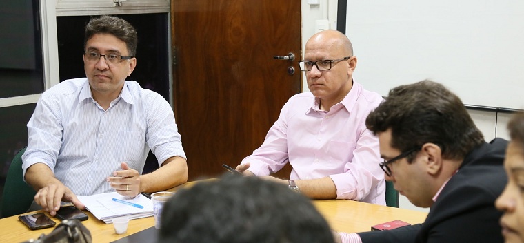 Marcos Steiner e Franzé Silva com sindicatos de servidores