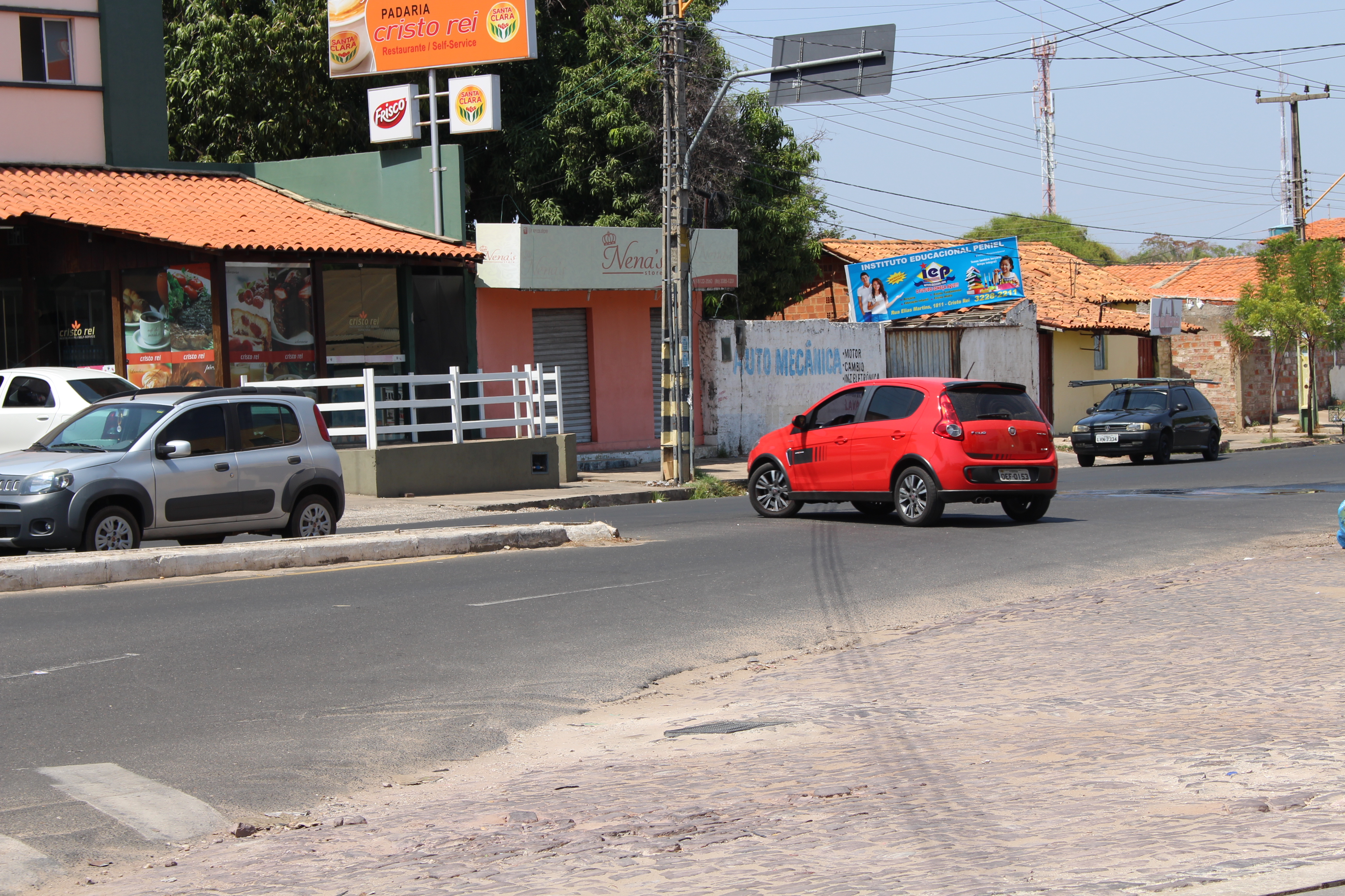 Motoristas fazem retorno ilegal por falta de vias de acesso facilitada na Av. São Raimundo