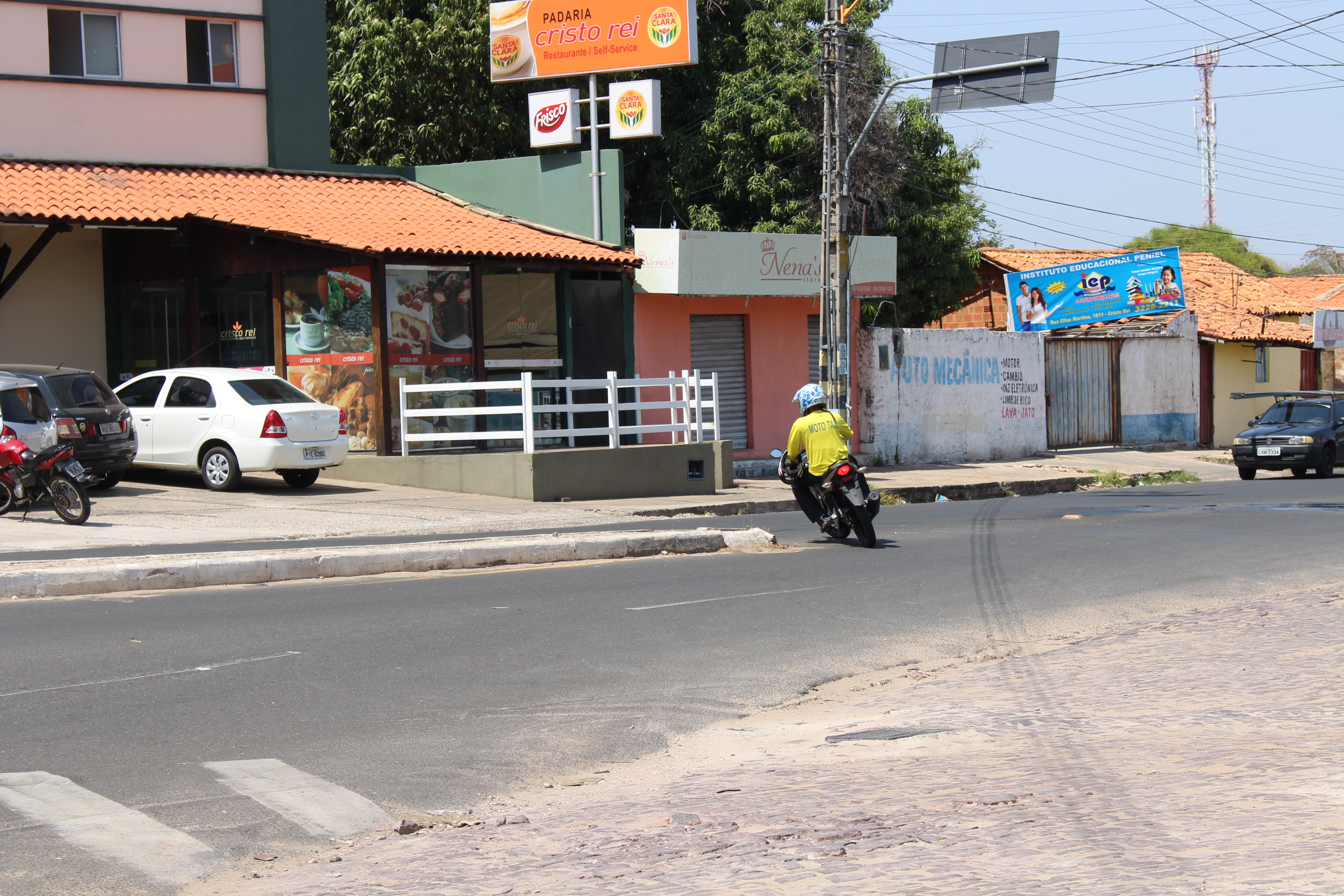 Motoristas fazem retorno ilegal por falta de vias de acesso facilitada na Av. São Raimundo