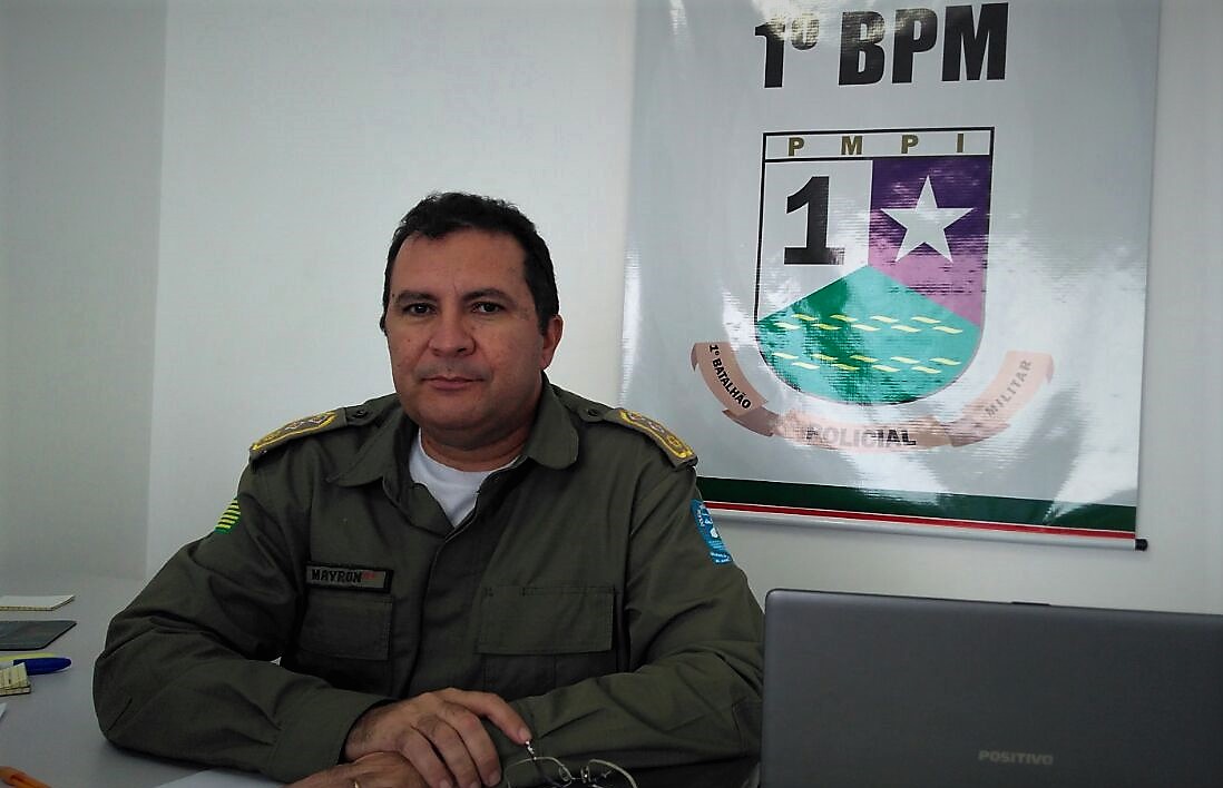 Comandante do 1° BPM, major Mayron
