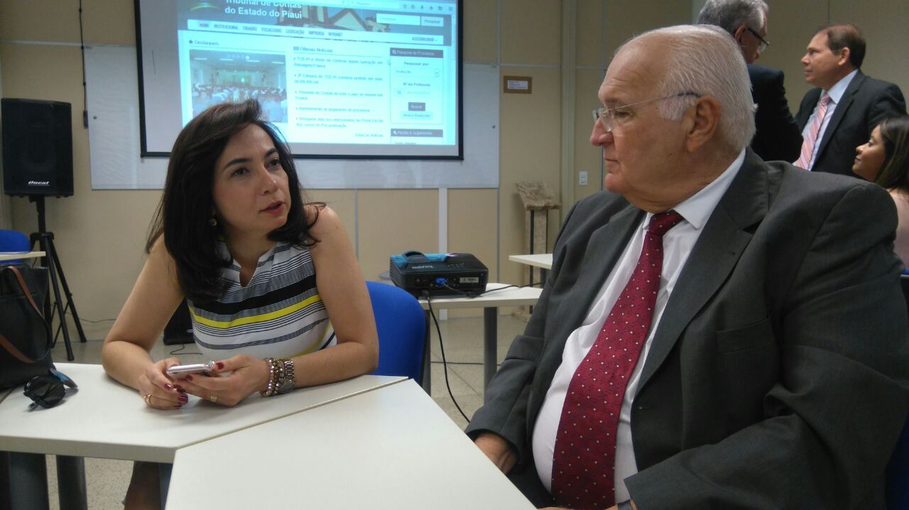 Jornalista Claúdia Brandão com Luciano Nunes