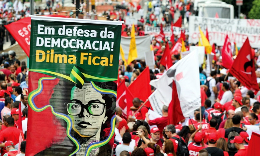 Movimentantes nas ruas contra o afastamento de Dilma
