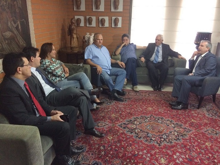 Deputados estaduais com o ex-senador João Vicente Claudino