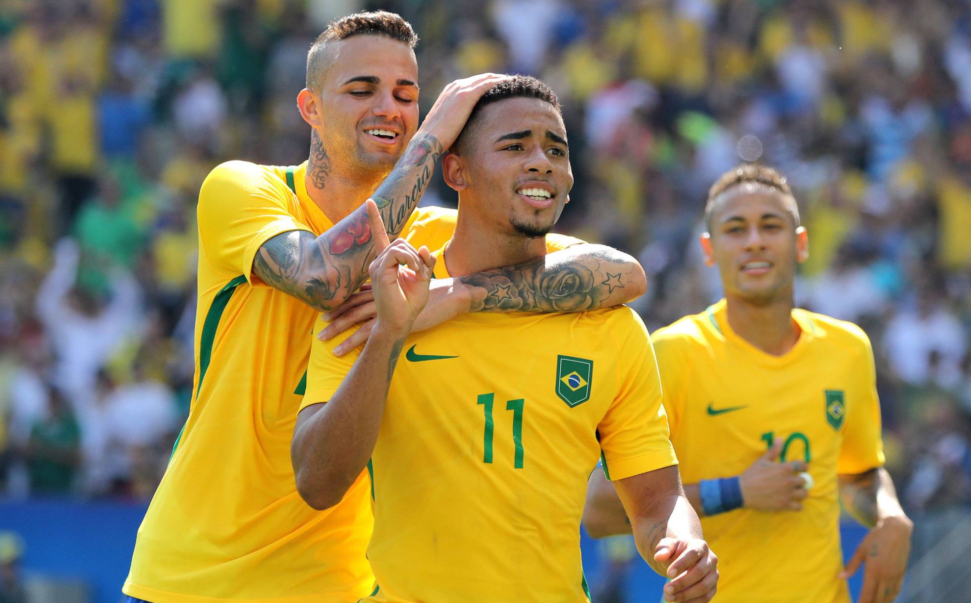 Gabriel Jesus comemora o gol do Brasil contra Honduras.