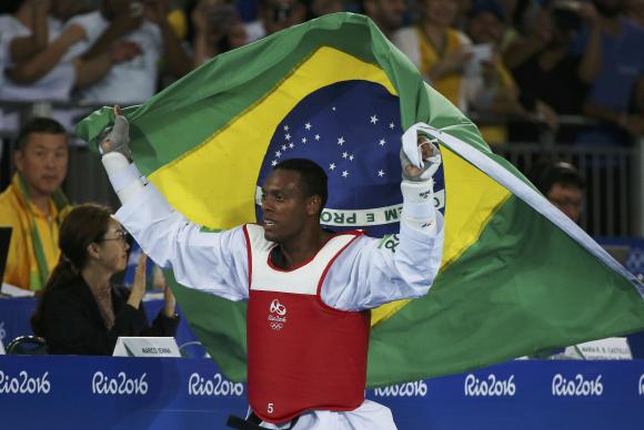 Maicon Siqueira derrota britânico Mahama Cho e conquista bronze na categoria acima de 80 kg no taekwondo