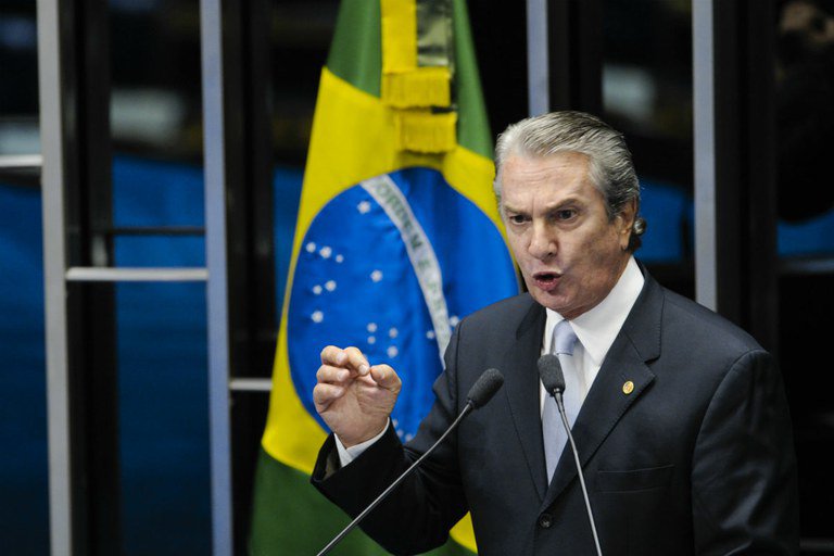 O senador Fernando Collor de Mello declarou que vai votar a favor do impeachment de Dilma