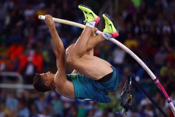 Thiago Silva conquista ouro e bate recorde olímpico no salto com vara