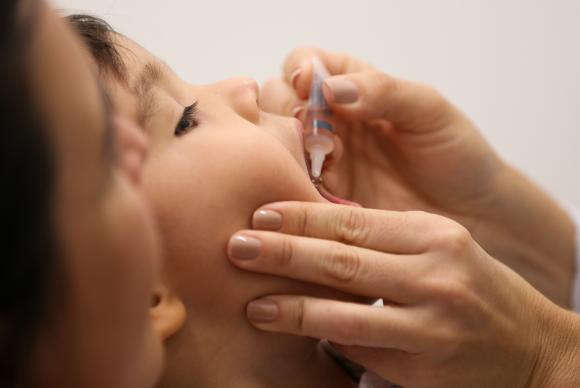 Brasília - Crianças e adolescentes são vacinados em Brasília, durante Campanha Nacional de Multivacinação