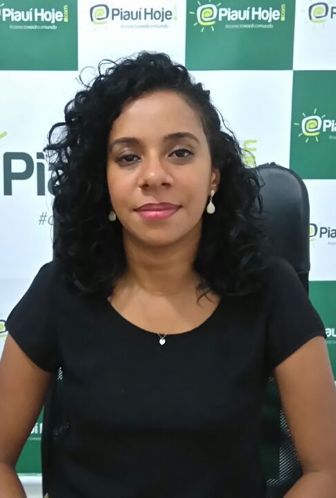 Luciane Santos é professora do município de Teresinai