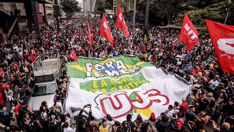 Manifestantes fazem protesto pacífico em São Paulo