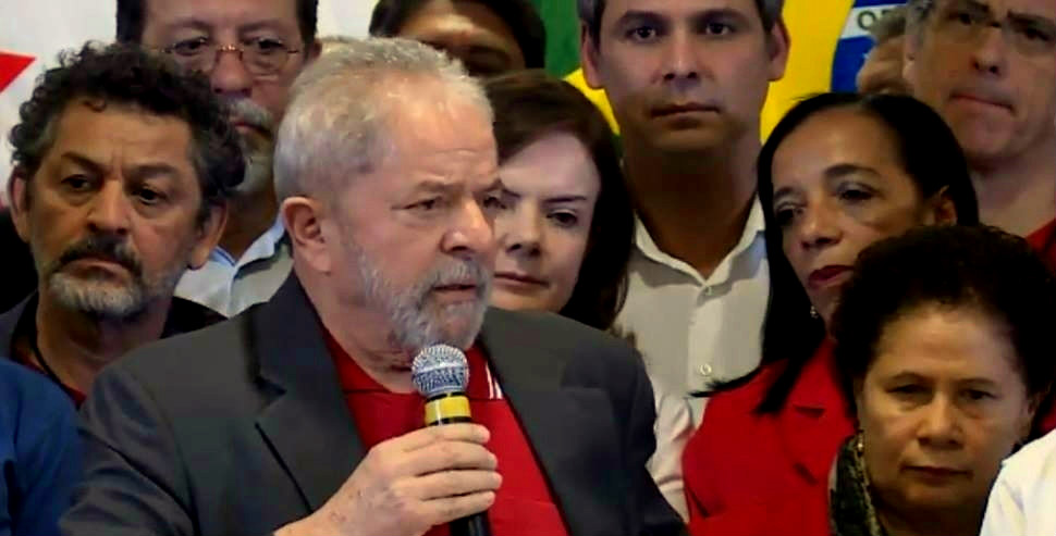 O ex-presidente Lula falou sobre as denúncias do procurador em coletiva