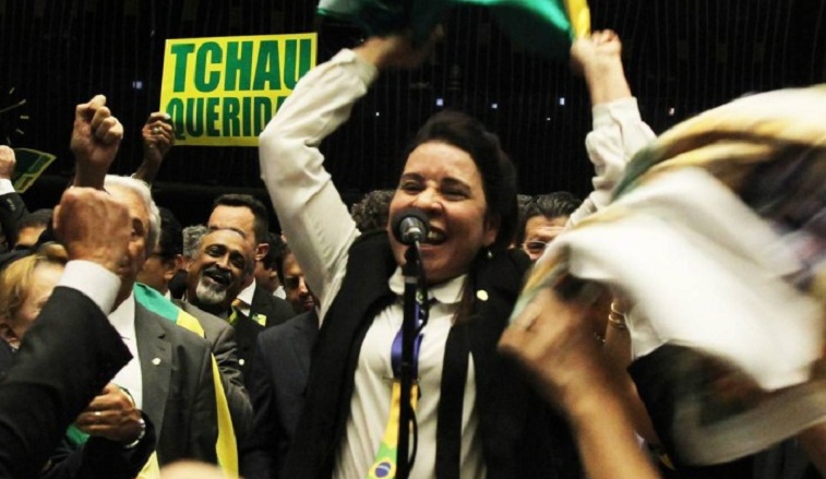 Raquel Muniz votou contra Dilma