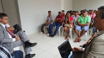 Herbert Buenos Aires dialoga com famílias qudbradeiras de coco sobre regularização em Esperantina