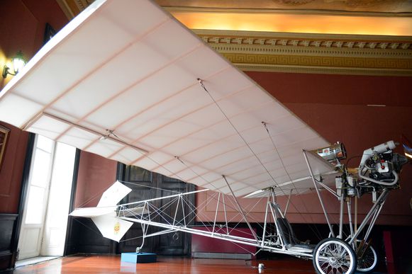 O Centro de Documentação da Aeronáutica apresenta no Arquivo Nacional exposição que homenageia os 110 anos do primeiro voo do Demoiselle.