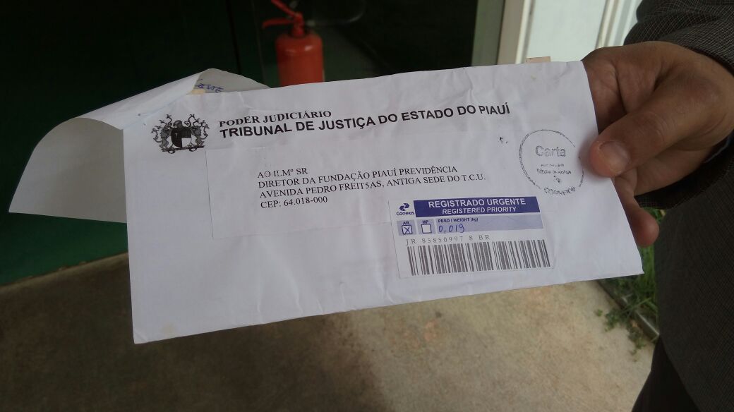 Marcos Steiner exibe correspondência com novo endereço da Fundação Piauí Previdência