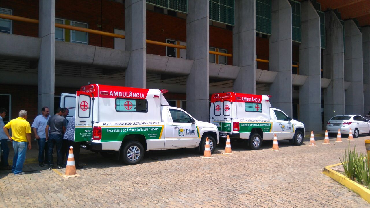 As duas ambulâncias foram compradas com verbas de emendas parlamentares