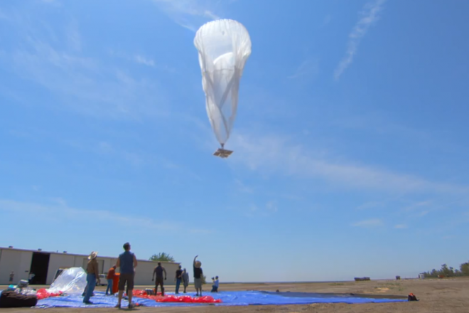 Balão que carrega equipamento do Projeto Loon