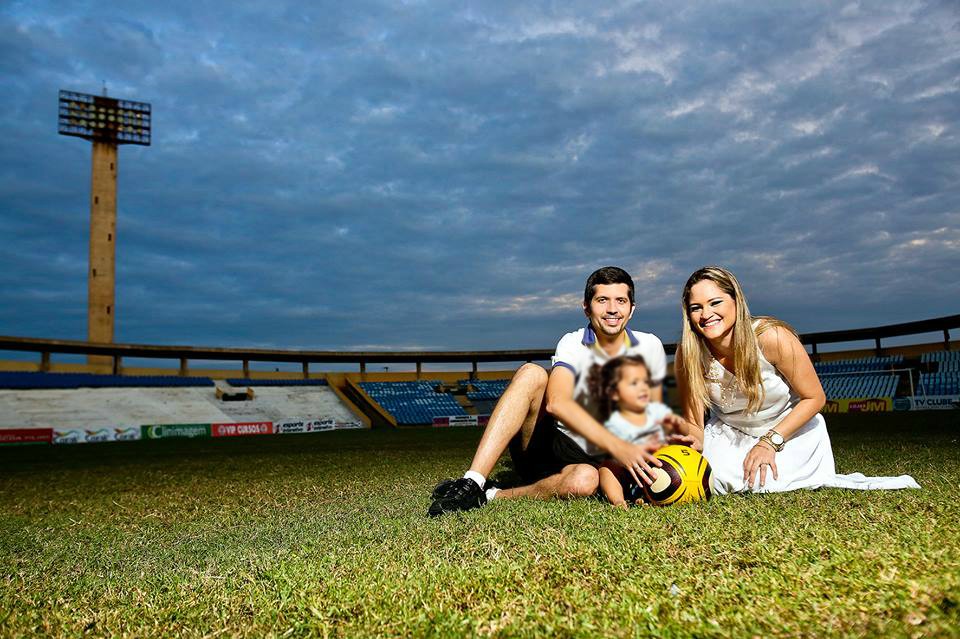 Daniel Moura Fé com a esposa e filha