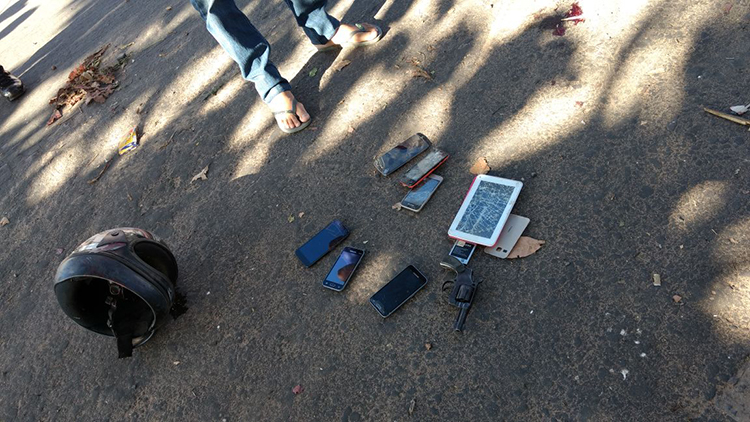 Os celulares e o tablet foram levados das vítimas dos assaltos