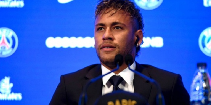 Neymar é apresentado pelo PSG