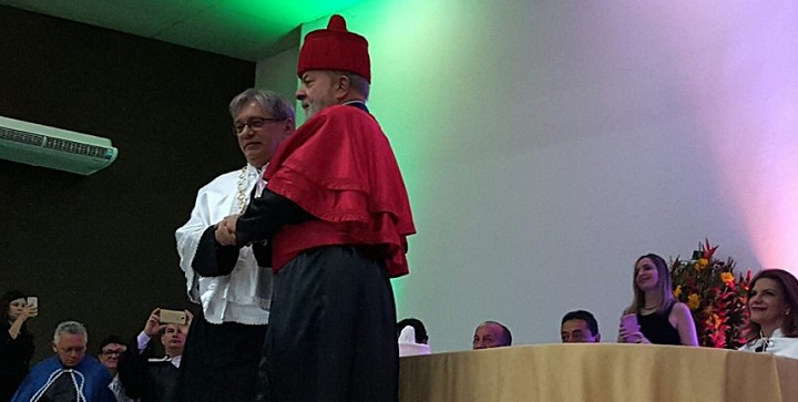 Lula é diplomado Doutor Honoris Causa na UFPI