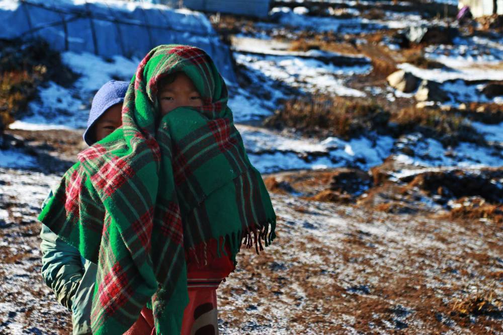 Onda de frio mata bebê no Nepal