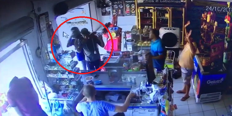 Câmeras flagram assalto a comércio em Floriano