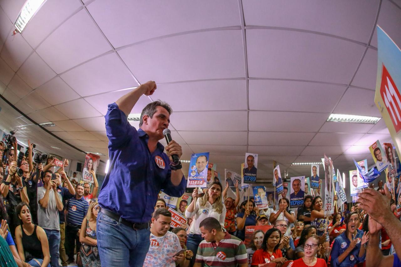 Ciro Nogueira com os apoiadores de sua camnpanha