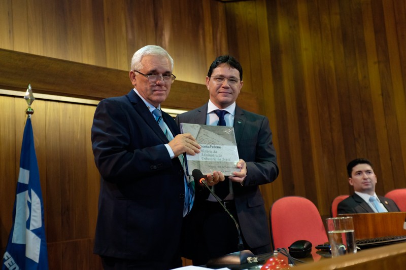 Delegado da Receita Federal no Piauí, Eudimar Alves Ferreira, com Themístocles Filho