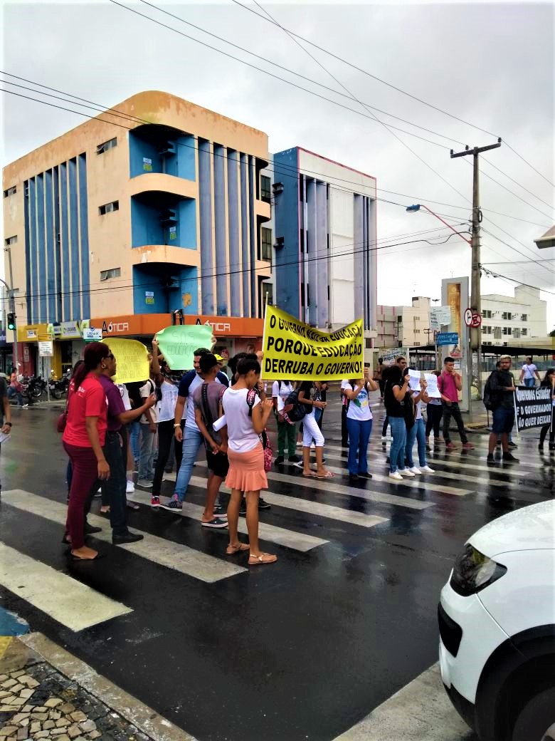 Estudantes fazem manifestação contra Wellington Dias