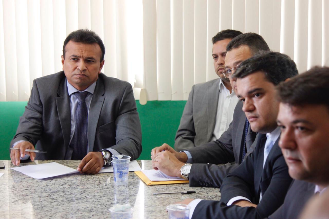 Secretário Fábio Abreu na reunião sobre os assaltos a banco no Piauí