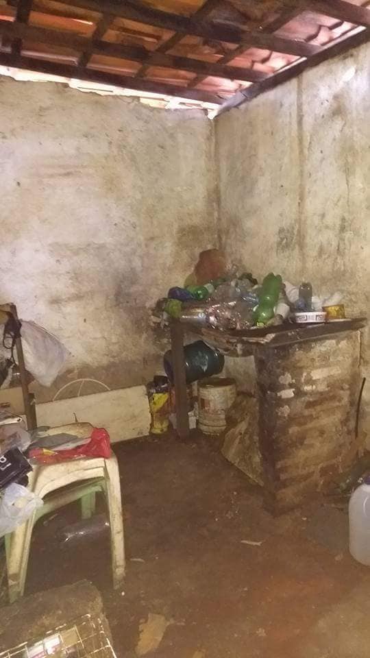 Idosa vive sozinha em extrema pobreza na zona Leste