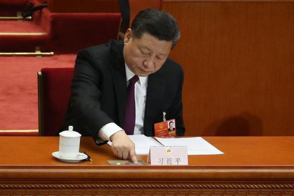 Xi Jinping é reeleito por unanimidade como presidente da China