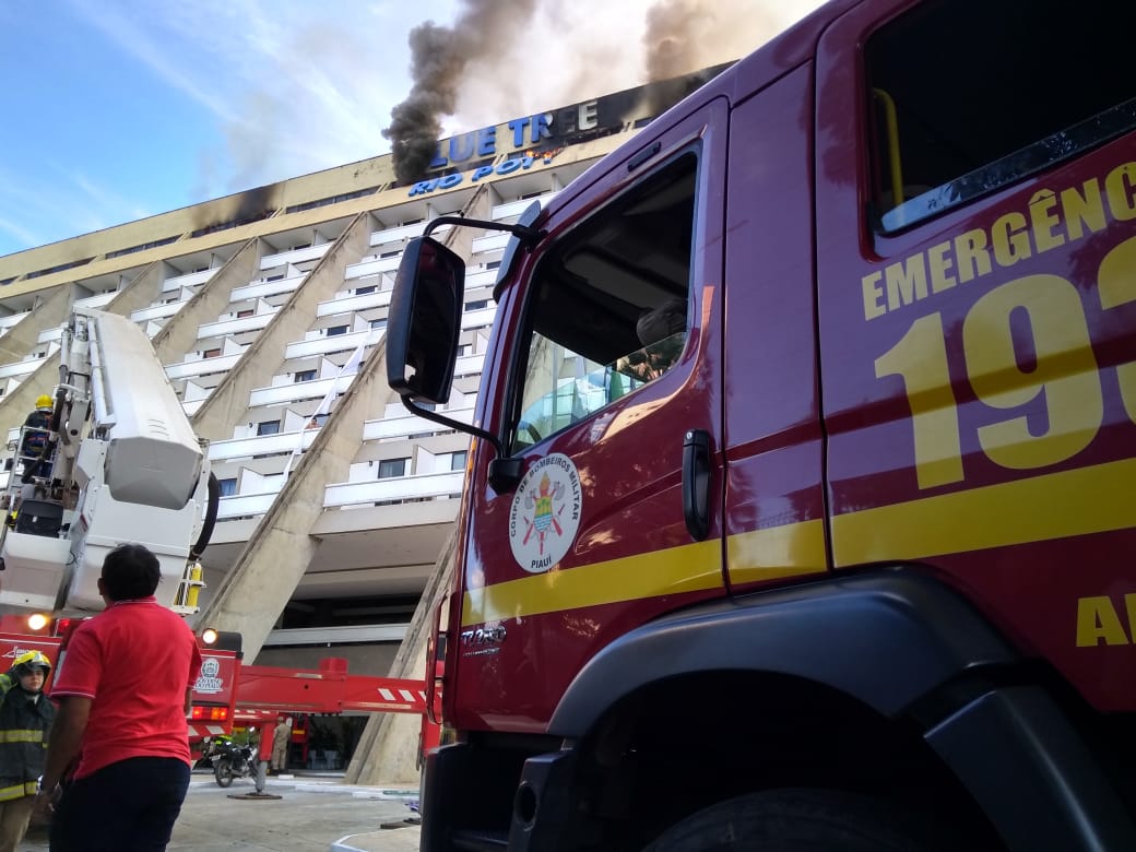 O fogo destruiu todo o oitavo andar do Hotel Rio Potyr Blue Tree