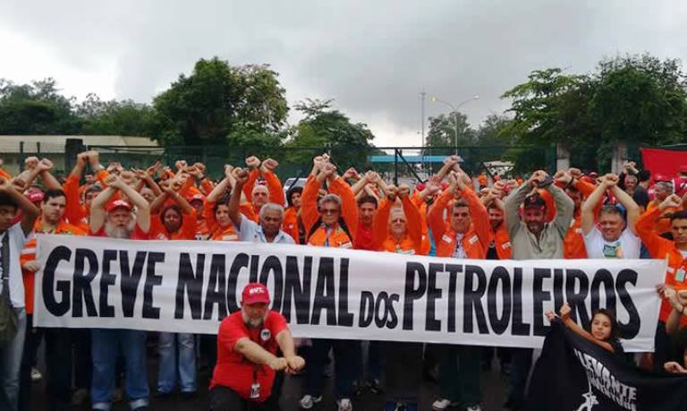 Petroleiros deflagram paralisação