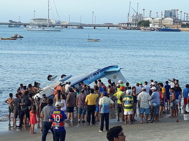 Avião que caiu no mar em Fortaleza saiu do Piauí