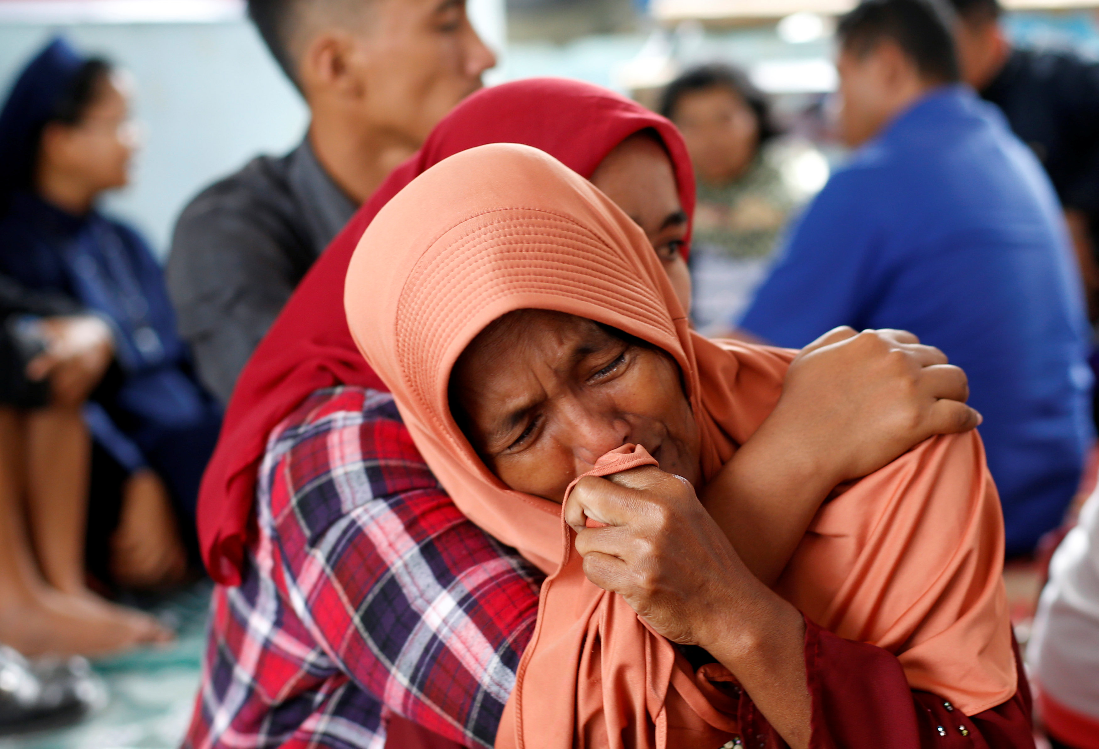 Indonésia busca por 94 desaparecidos