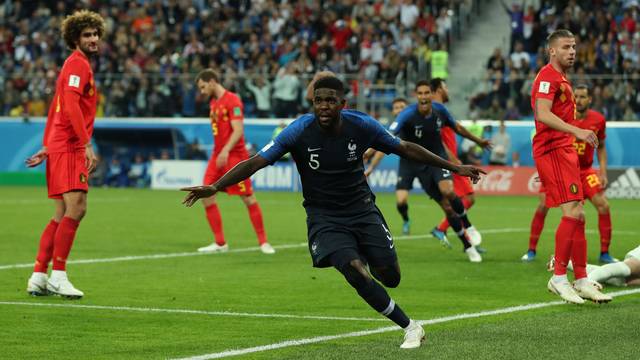 Umtiti comemora gol da França contra a Bélgica