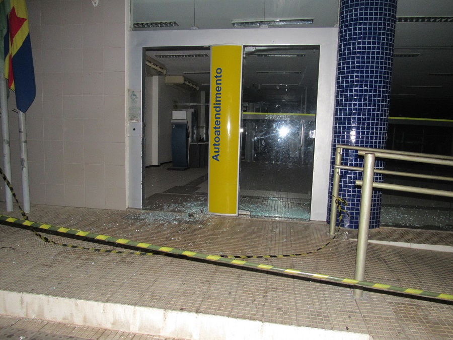 Bandidos assaltam dois bancos em Oeiras e fazem reféns