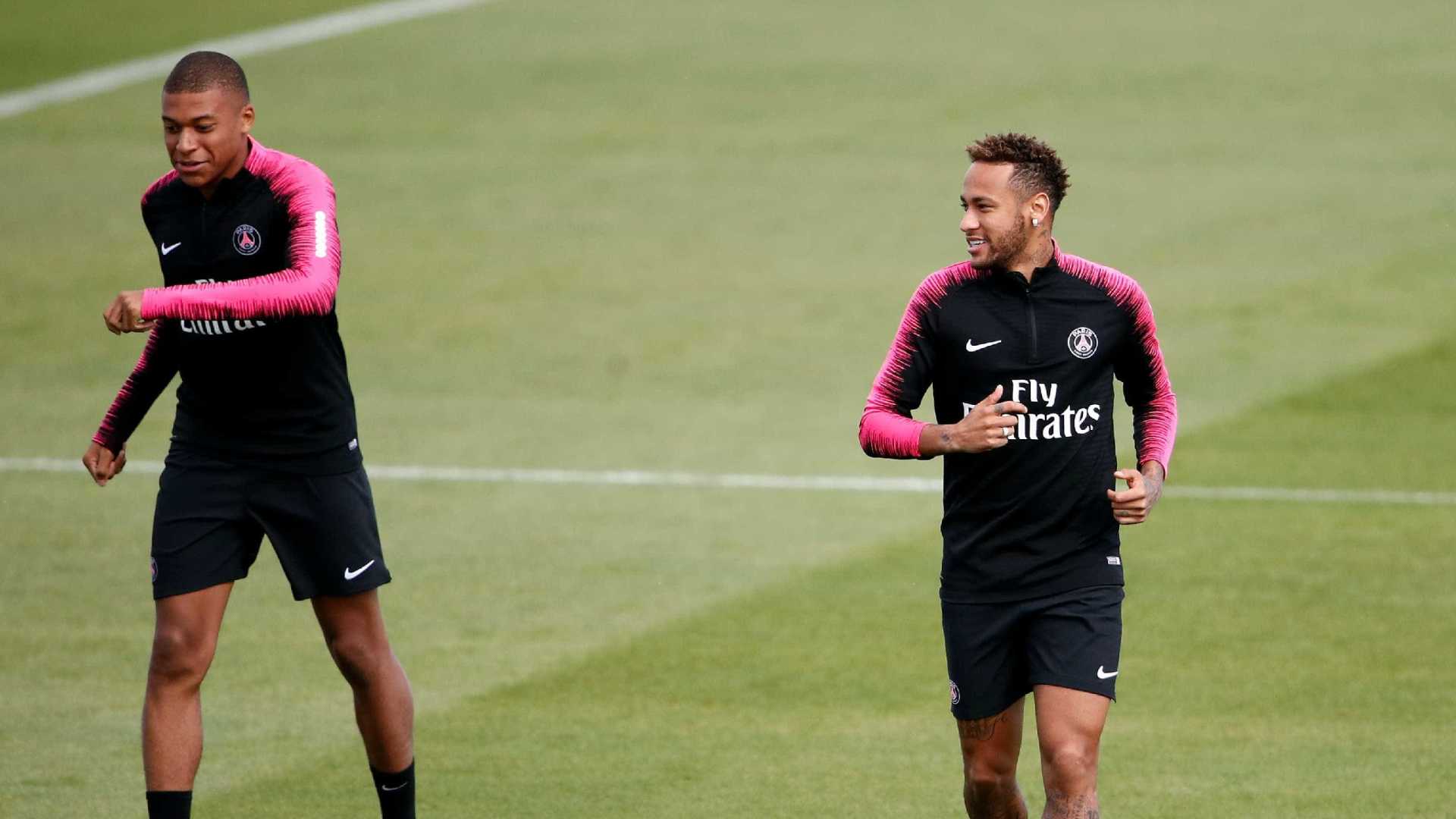 Neymar e Mbappé em treino do Paris Saint-Germain