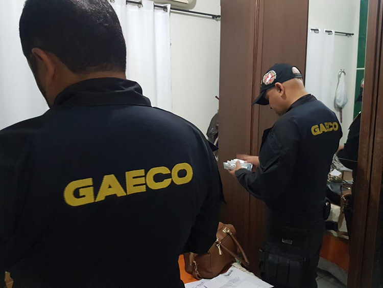 Políciais do Gaeco realizam a Operação Poço Sem Fundo
