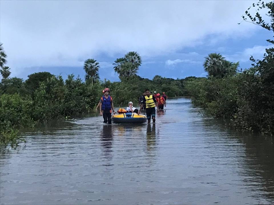 Idosa é resgatada de área ilhada em Barras
