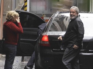 O ex-presidente Luiz Inácio Lula da Silva pode ser investigado por ligação com o mensalão