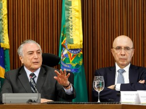 Presidente interino Michel Temer e o ministro da Fazenda, Henrique Meirelles