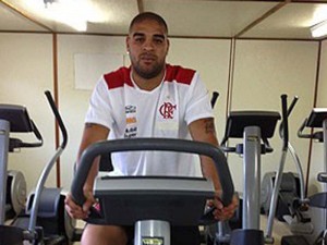 Adriano teve a recuperação interrompida no Flamengo por causa de noitadas