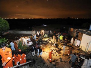 Avião caiu em Islamabad, capital do Paquistão,matando mais de 100 pessoas