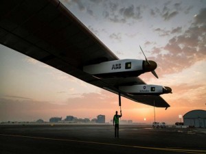 Avião dará a volta ai mundo movido a energia solar