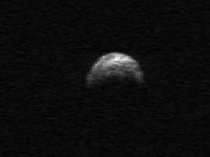 Imagem do asteroide 2005 YU55 captada por telescópio Arecibo, em Porto Rico