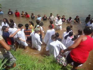 O rio Parnaíba ficou cheio de evangélicos