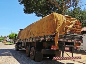 Caminhão roubado apreendido pela PRF em Parnaíba
